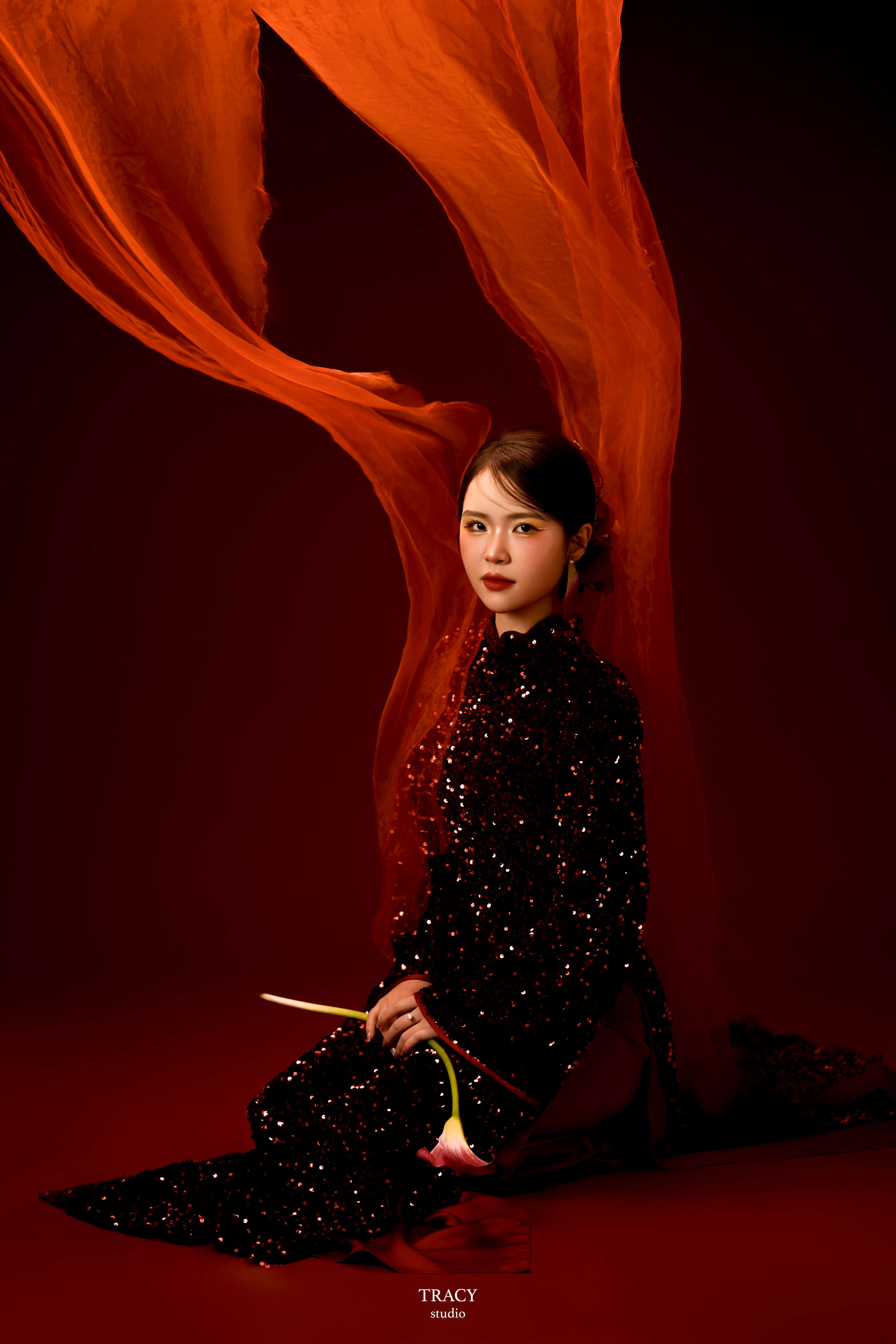 frontend/img/gallery/anh-tet-yem-ao-dai/tracy-studio-chup-concept-ao-dai-lap-lanh (9).jpg